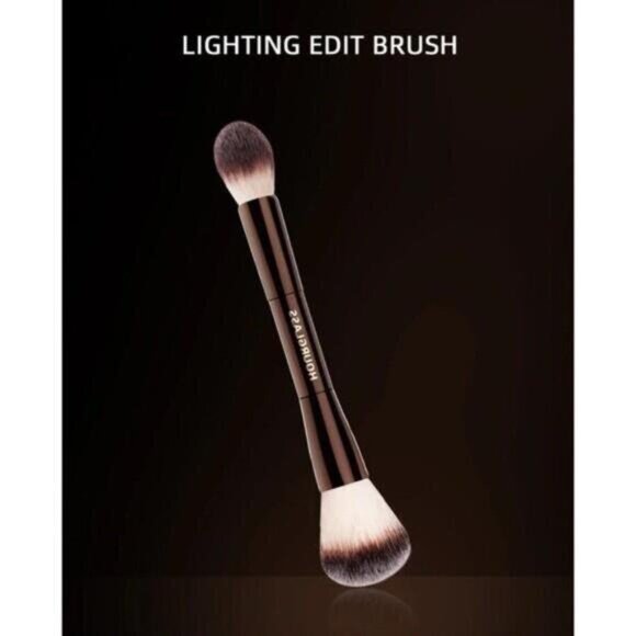 Hourglass No.17 Lighting Edit Vegan Ultra Soft Makeup Brushes - Picture 5 of 9